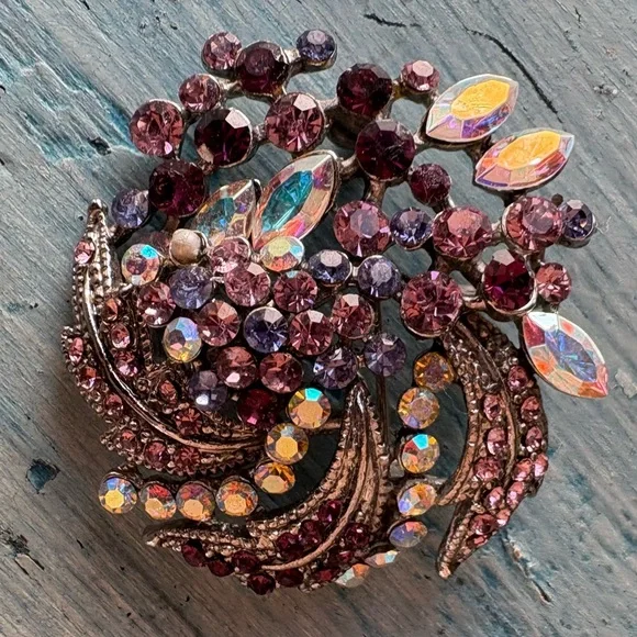 Elegant Vintage Purple and Pink Brooch with Floral Design - Picture 9 of 9